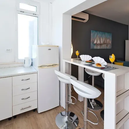 Marina Apartment *